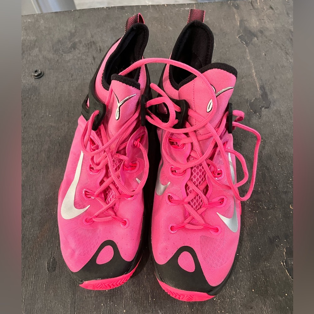 Nike 10.5 Basketball Shoe